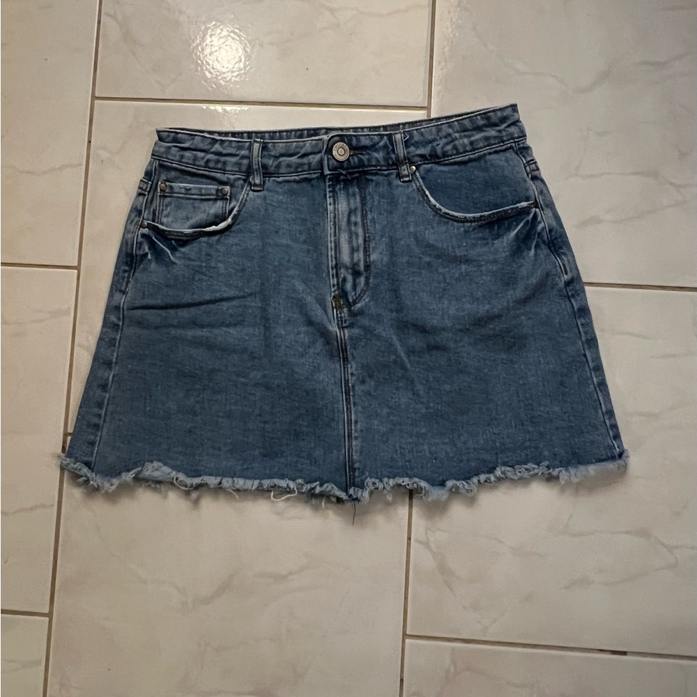 Forever 21 Women’s Blue Denim Frayed Hem Mini Skirt